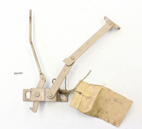 Verschluss der Reserveradklappe 1202, rechts