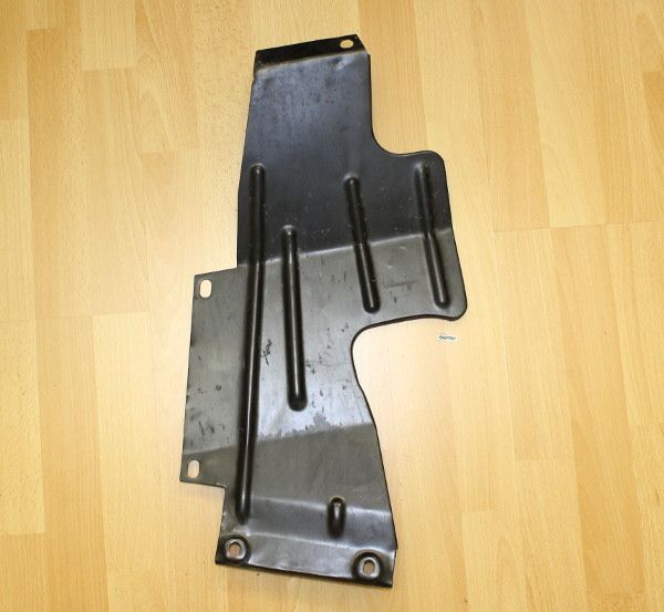 Plech motorového prostoru, vpředu vlevo Plech motorového prostoru, vpředu vlevo