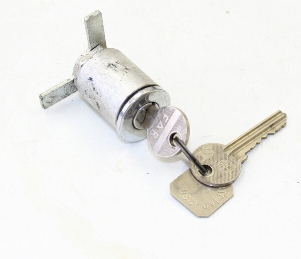 Türschloss, 100, 110 L/LS ( ab Modell ´73 ) Türschloss, 100, 110 L/LS ( ab Modell ´73 )