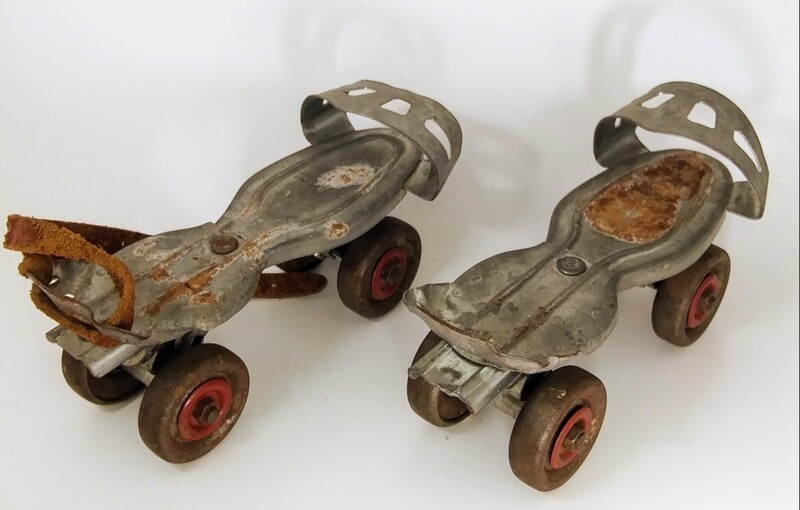 Vintage Globe Skate Corp  Metal Roller Skates No.80 Menomonee Falls WI USA