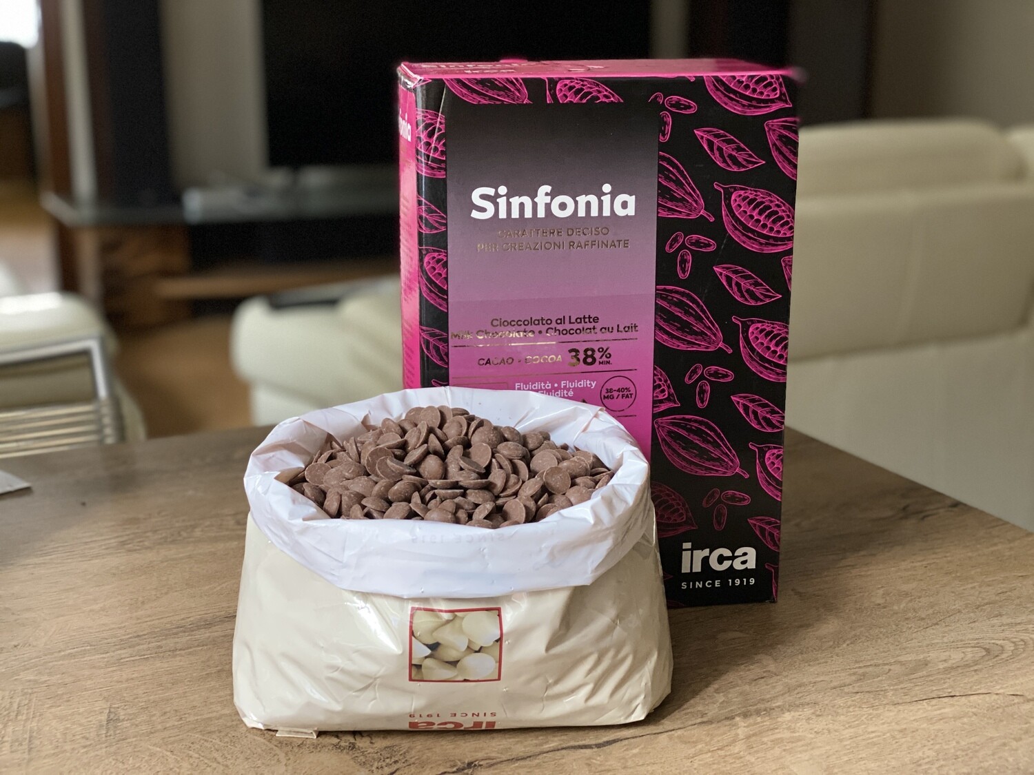 Молочний шоколад Irca Superieur 38%, 1 кг.