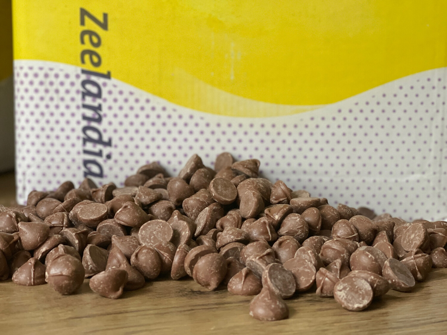 Молочний шоколад 36% Zeelandia, 1 кг.