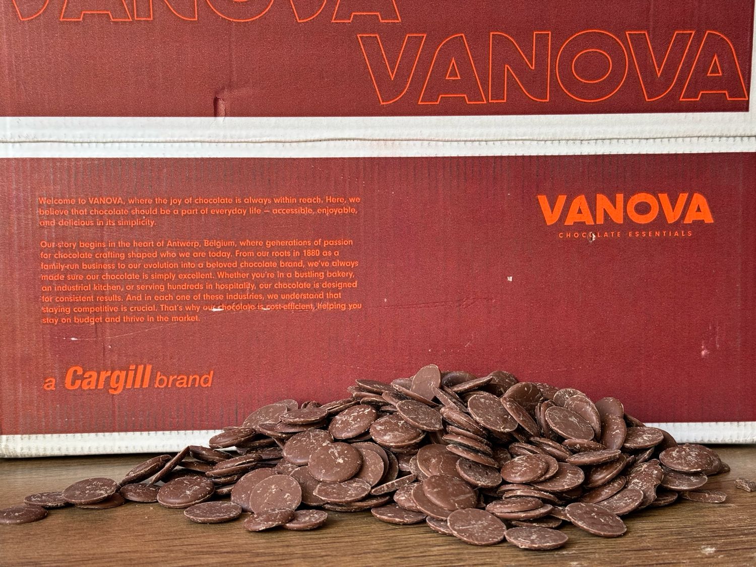 Молочний шоколад 31% Cargill Vanova, 1 кг.