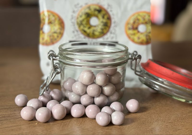 Декор з шоколаду Lux Pearls Lilac, 50 г. Декор з шоколаду Lux Pearls Lilac, 50 г.