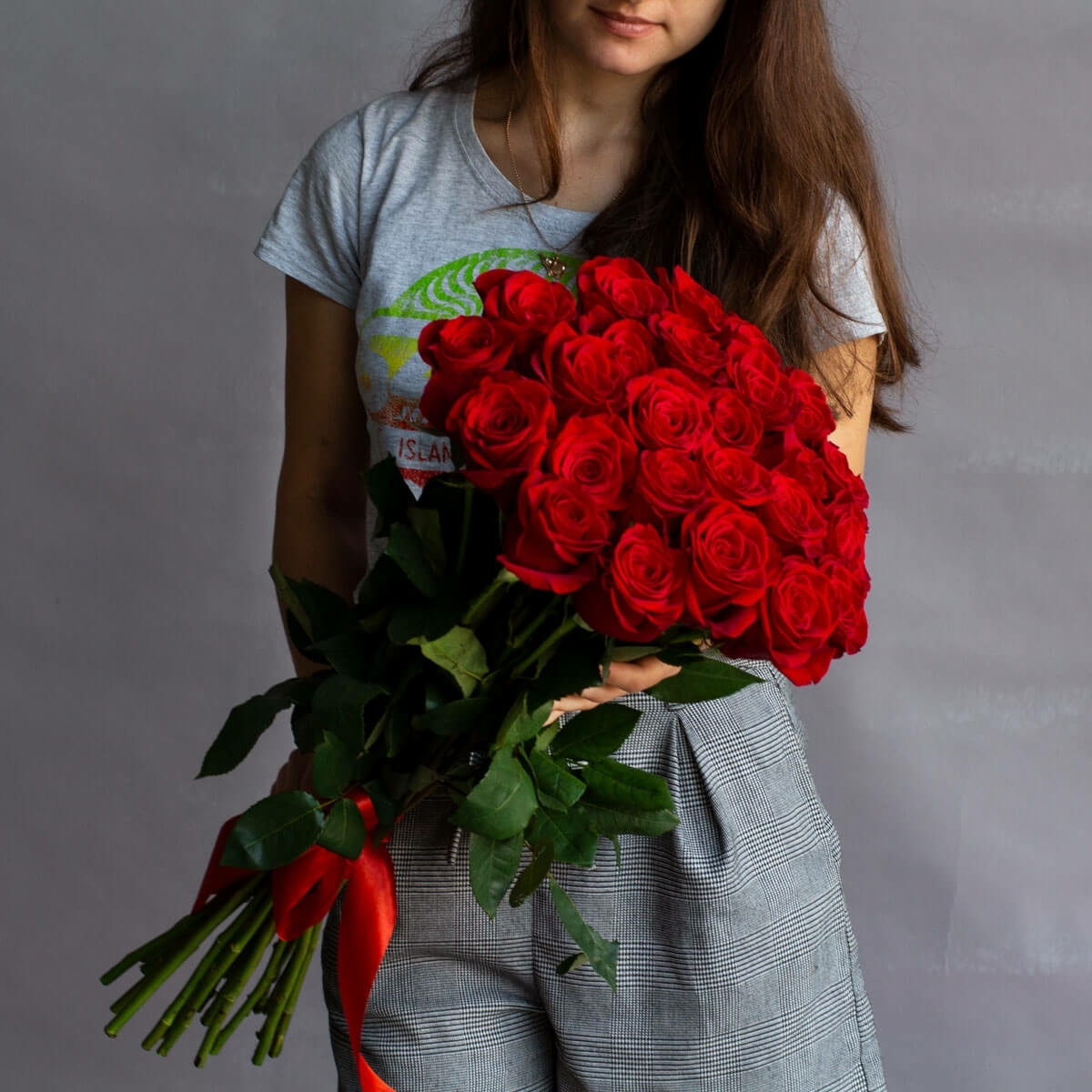 Красные розы длинные. Букет 25 красных роз "Эквадор". 25 Роз Эквадор 60см.