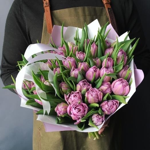 Букет пионовидных лиловых тюльпанов