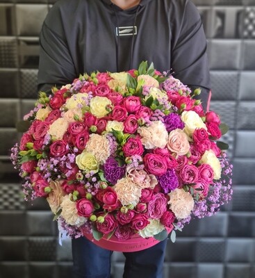 Шикарная коробка цветов Фио