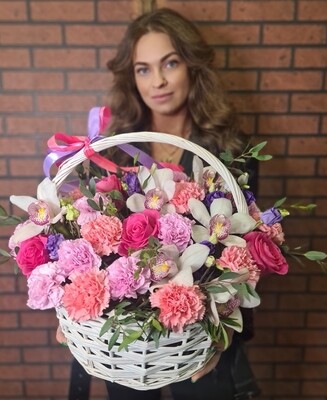 Нежная корзина цветов Perla 