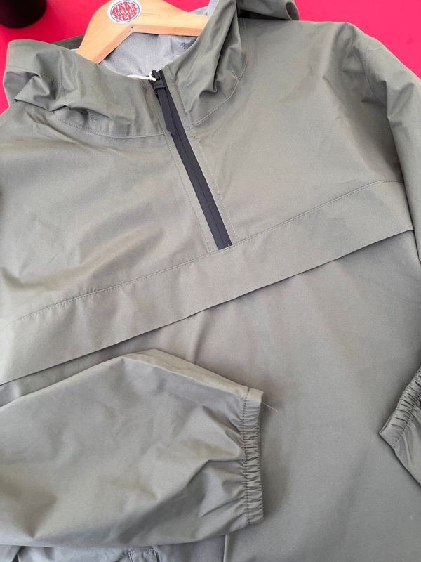 WATERPROOF SMOCK 	Recycled polyester outer.