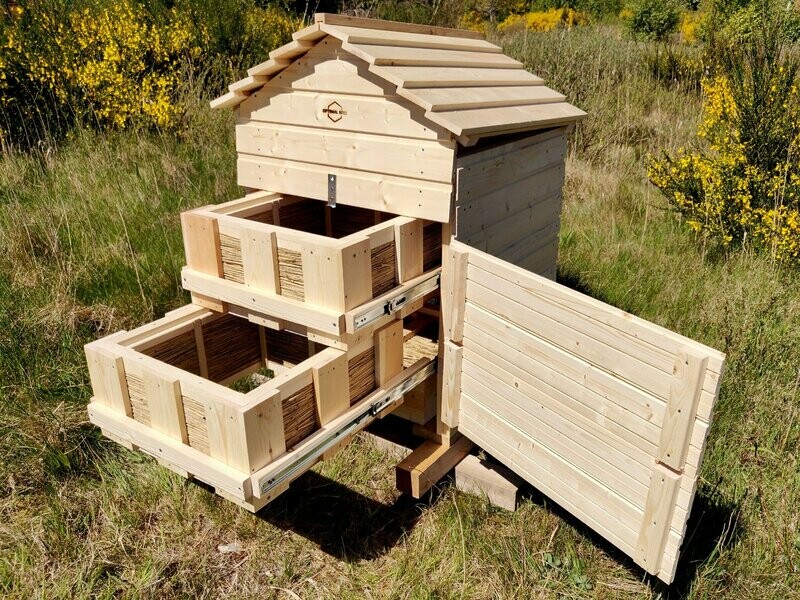 A141F2 • Einzelstück - fertig gebaut - sofort lieferbar! OPTIMAL Modul Lilleslot - mit 2 Schubladen-Magazinen im Korpus und Holz-Satteldach - Beutemaß 12-10er A141F2 • Einzelstück - fertig gebaut - sofort lieferbar! OPTIMAL Modul Lilleslot - mit 2 Schubladen-Magazinen im Korpus und Holz-Satteldach - Beutemaß 12-10er