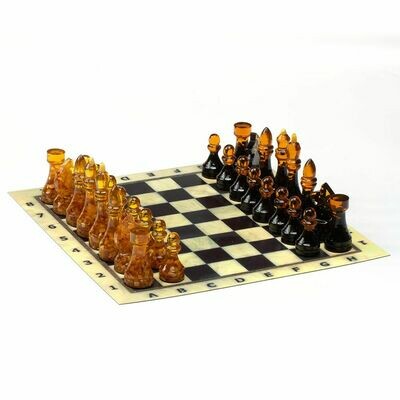 Янтарные шахматные фигурки из медового и коньячного янтаря 