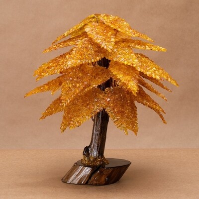 Крупное денежное дерево, украшенное натуральным золотисто-медовым янтарем