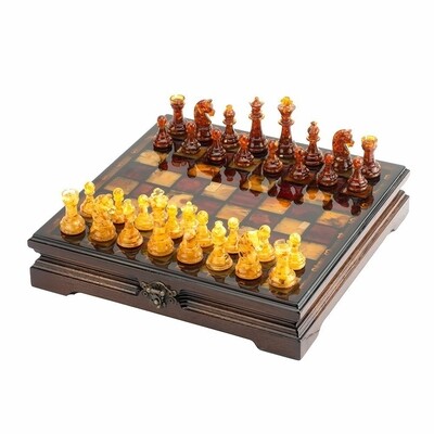 Эксклюзивные шахматы из янтаря в резном дубовом ларце с фигурами ручной работы