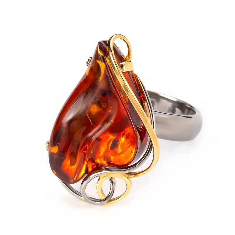 кольцо в серебре с позолотой и натуральным коньячным янтарем