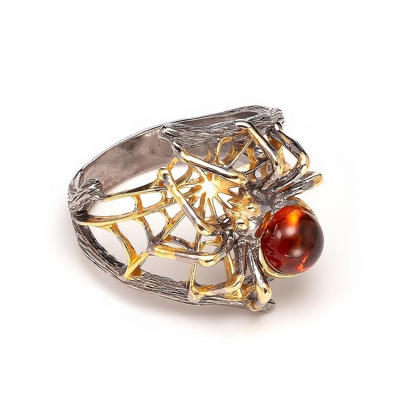 позолоченное кольцо с натуральным балтийским янтарём "Паук"