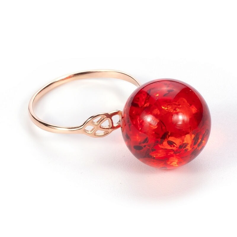 позолоченное кольцо с натуральным красным янтарем