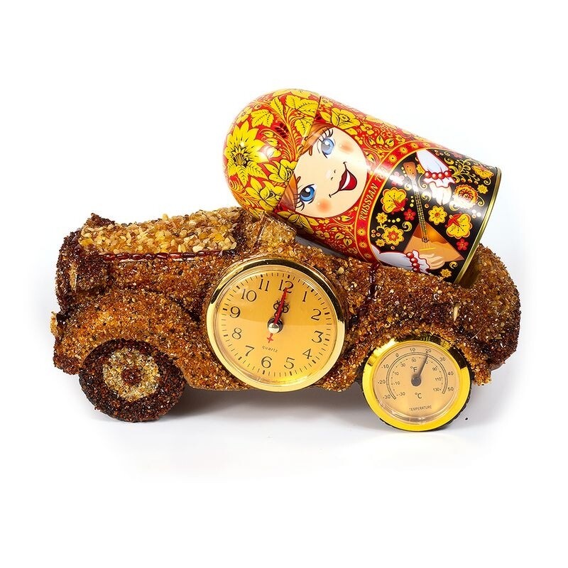 Сувенир-часы, украшенные натуральным янтарём с подставкой под бутылку
