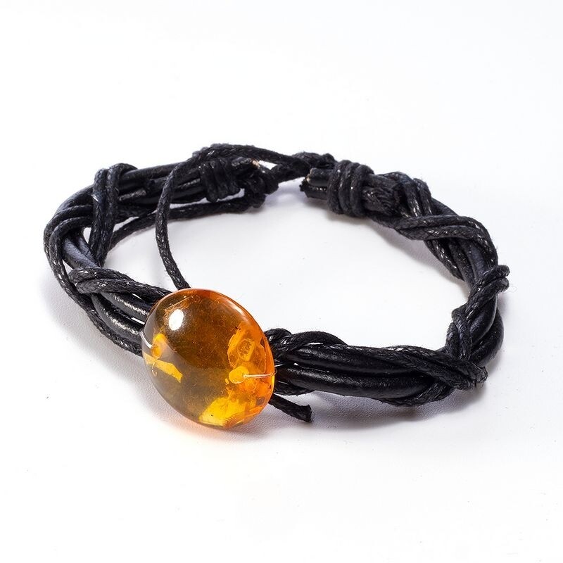 Плетёный браслет-фенечка из кожи со вставкой из прозрачного янтаря