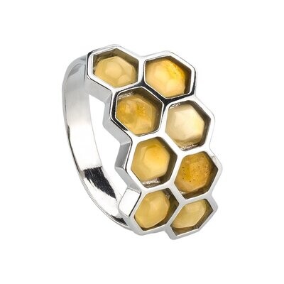 Оригинальное серебряное кольцо с молочным янтарем "Пчелиные соты"