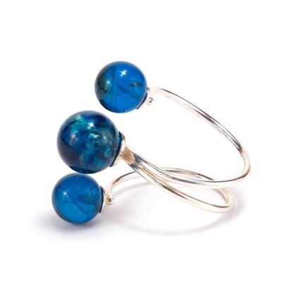 Изумительное кольцо в серебре 925 пробы с натуральным голубым янтарём