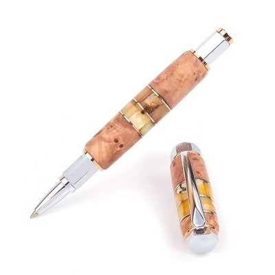 Стильная ручка - роллер в хромированном корпусе с березовым капом и натуральным янтарем