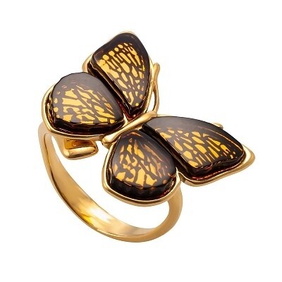 Милое серебряное кольцо в позолоте с натуральным янтарем "Бабочка"