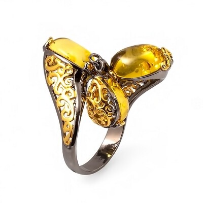 Дизайнерское серебряное кольцо с подвеской и вставками из лимонного янтаря