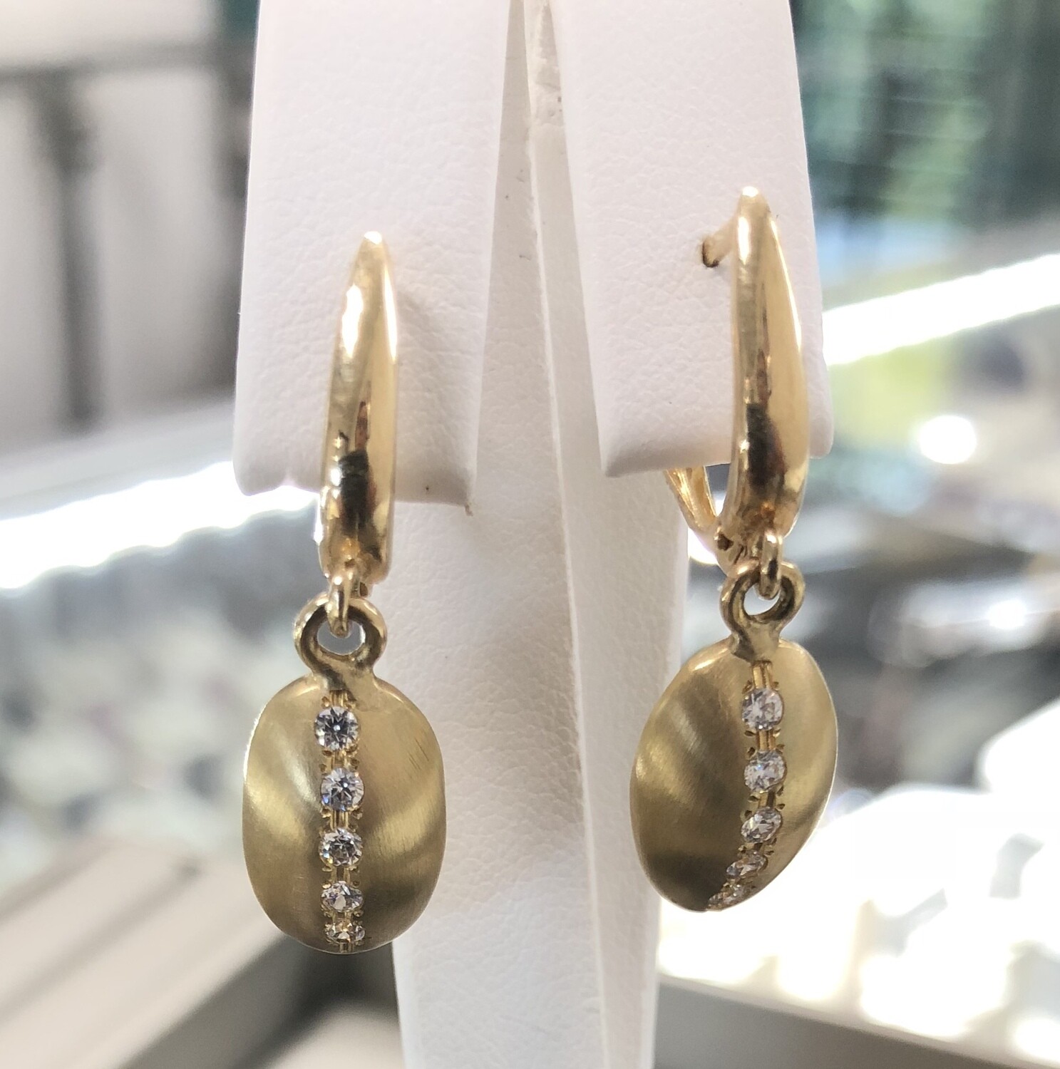 Yellow Gold And Diamond Earring