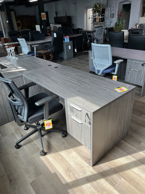 New 30”x60” Single Pedestal Desk Gray New 30”x60” Single Pedestal Desk Gray