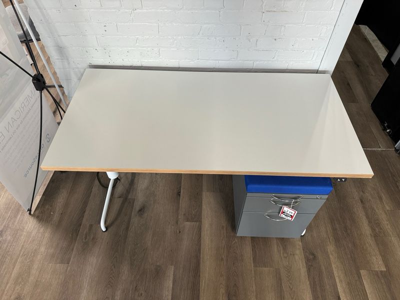 55”x28” Electric Height Adjustable Standing Desk 55”x28” Electric Height Adjustable Standing Desk