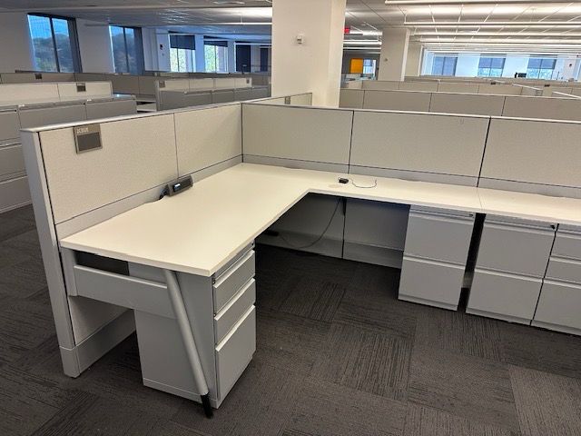 Steelcase Answer 6’x6’ Workstations