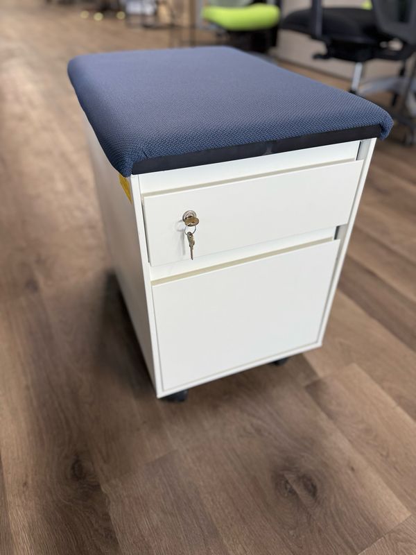 Steelcase Mobile Pedestal With Cushion Steelcase Mobile Pedestal With Cushion