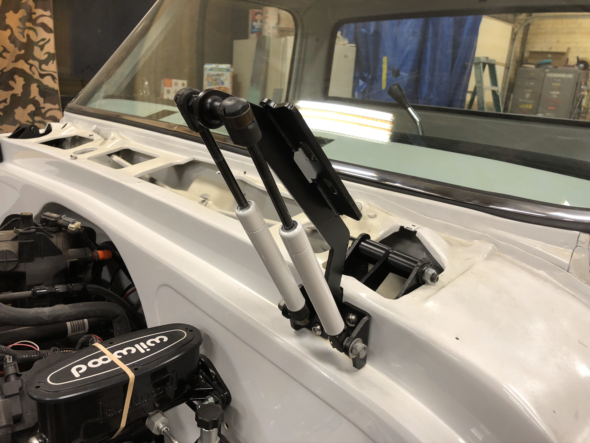 Porterbuilt Hood Hinges With Gas Struts