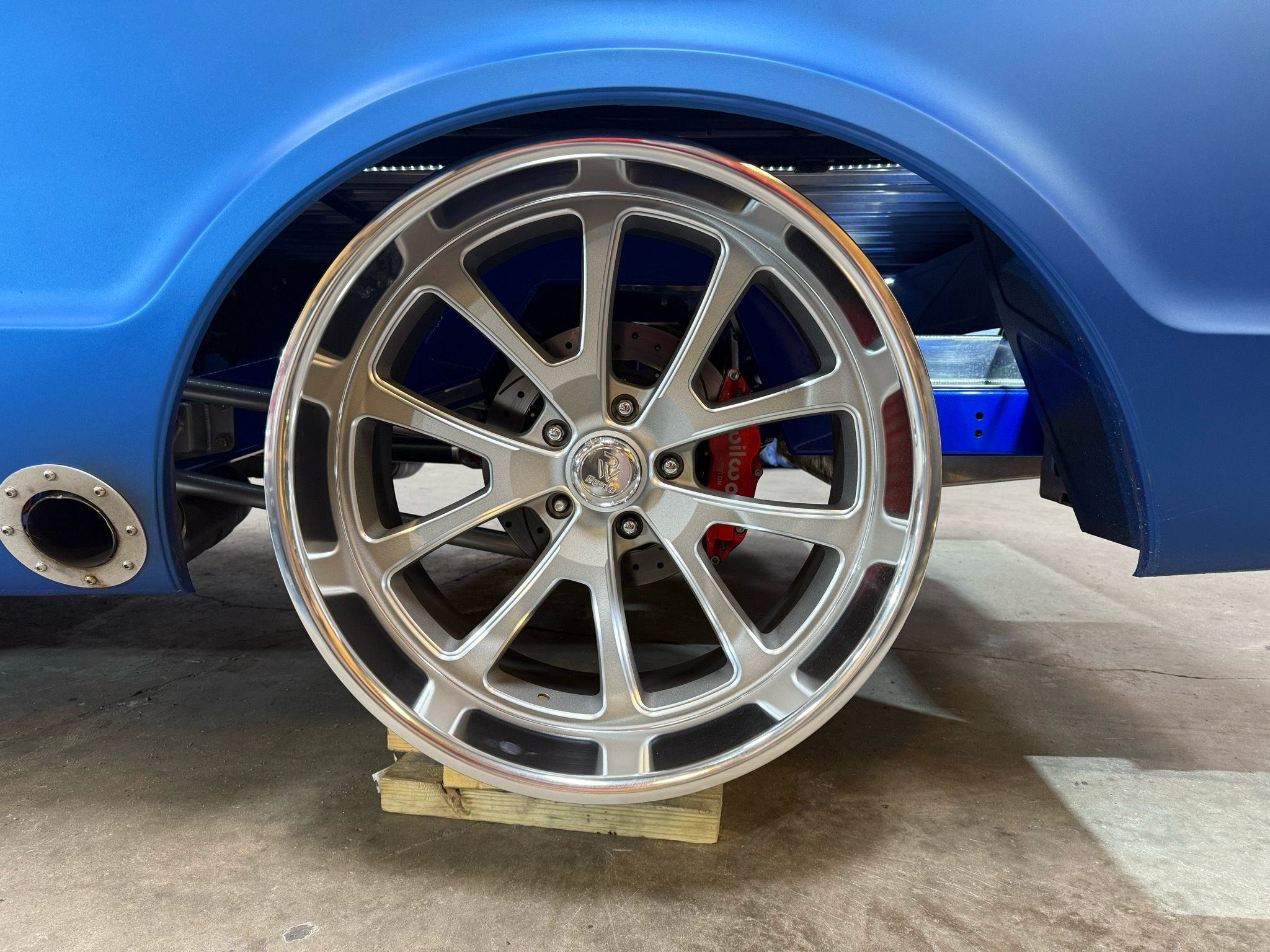 R101 Laguna 22x10.5, 5.75 Backspacing