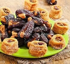 FRIANDISES. SNACKS &amp; SUPERFOODS / GLACES &amp; DESSERTS