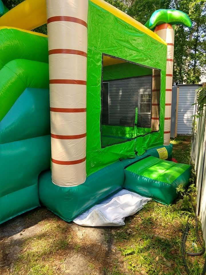 Palmtree  jungle waterslide