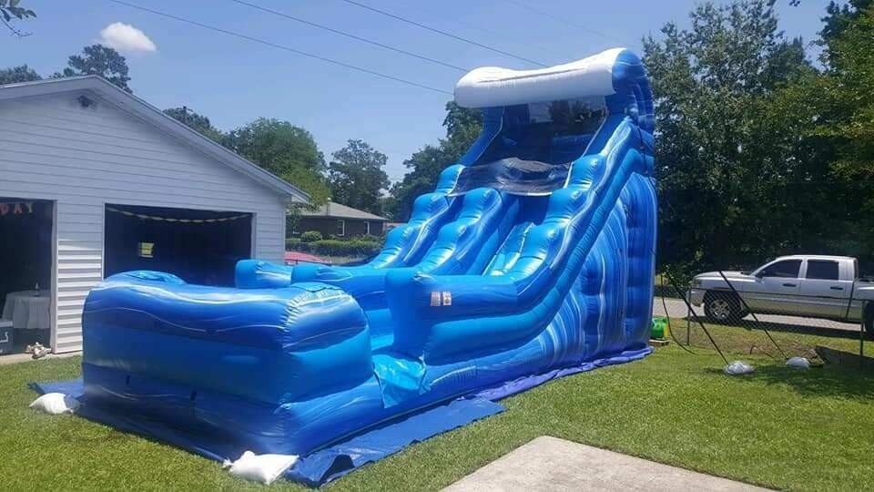 Blue 🌊 wave 20 foot waterslide by 16 with