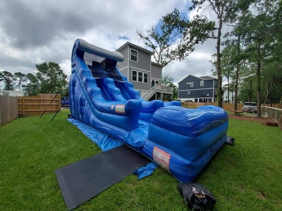 Blue 🌊 wave 20 foot waterslide by 16 with