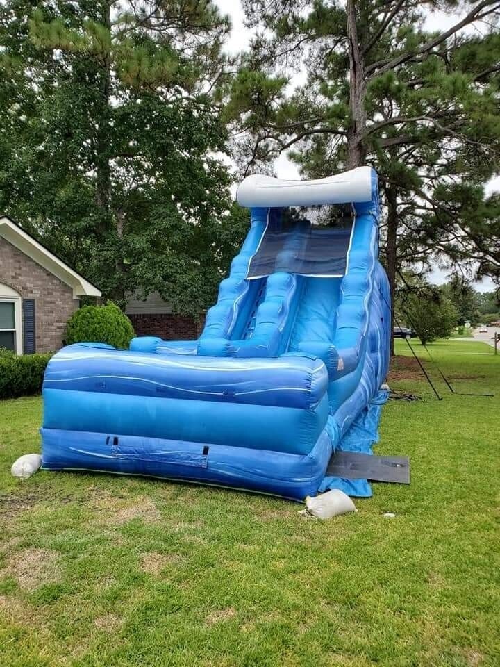 Blue 🌊 wave 20 foot waterslide by 16 with