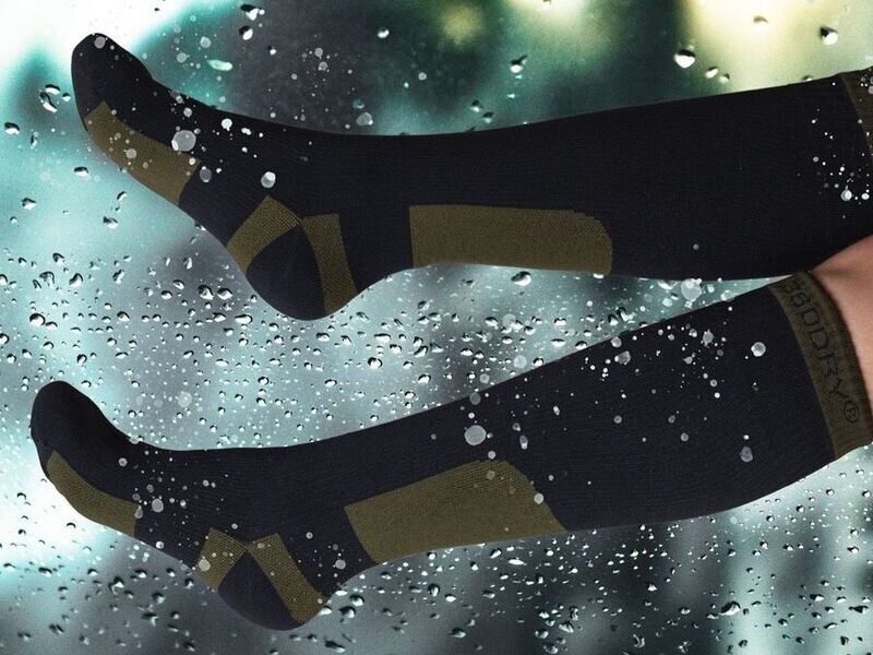 Waterproof high-calf socks with Merino wool