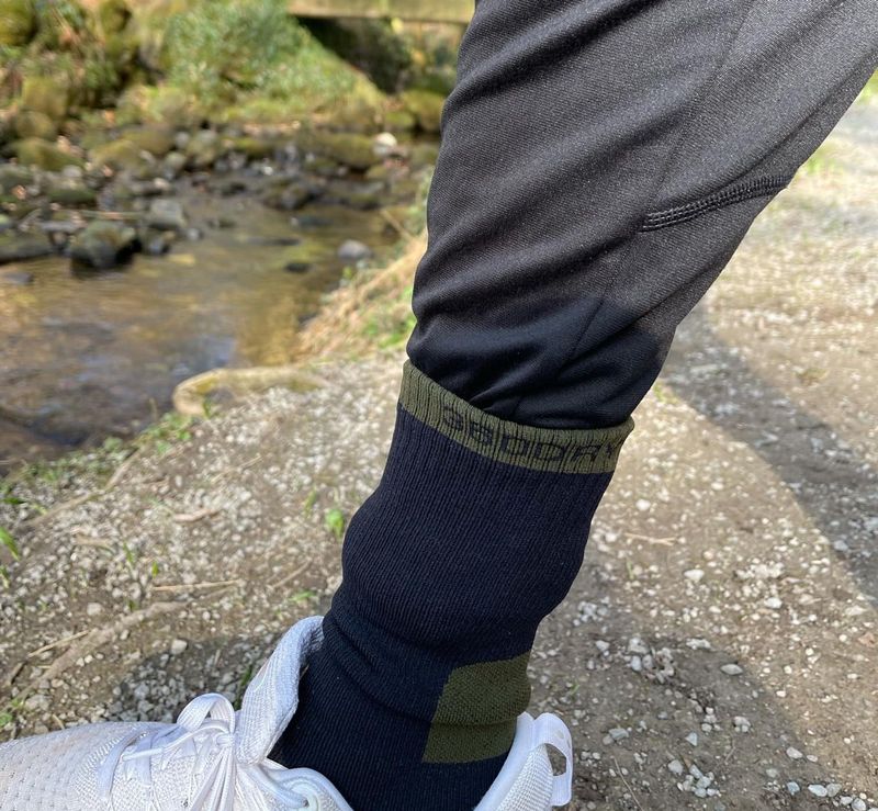 Waterproof mid-calf socks with Merino wool