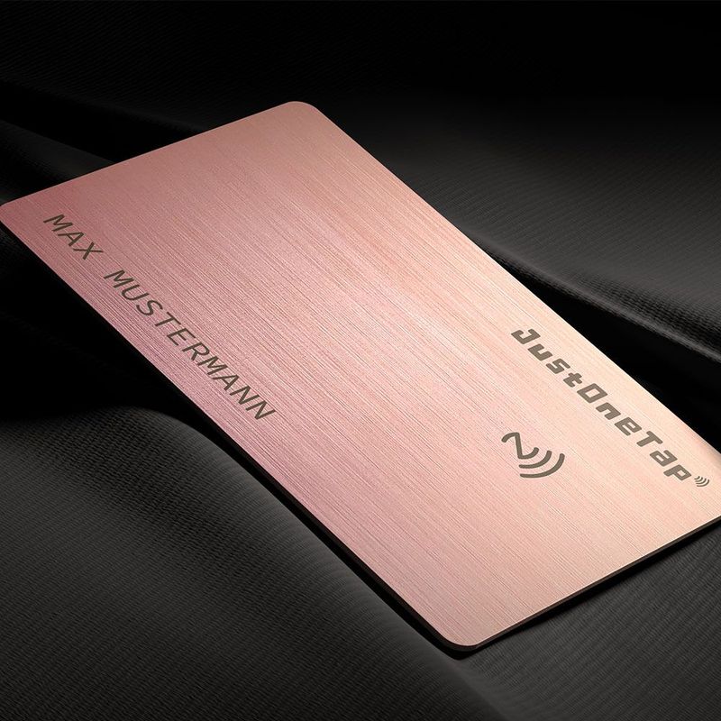 Smartphone NFC-Visitenkarte aus Metall in Geschenkverpackung NFC Karte aus Edelstahl Visitenkarte erstellen Smartphone Kontaktdaten per NFC weitergeben Visitenkarte mit Gravur gravierte Visitenkarte mit eigenem Logo Firmenlogo Luxuriöses Geschenk für Männer und Frauen Farbe Rosa Rose Pink Magnetbox Geschenkbox Geschenkverpackung