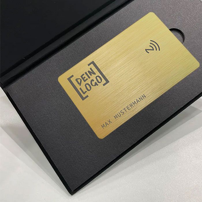 NFC-Visitenkarte aus Metall graviert mit eigenem Logo/Firmenlogo - erhältlich in verschiedenen Farben Smartphone NFC-Visitenkarte aus Metall in Geschenkverpackung NFC Karte aus Edelstahl Visitenkarte erstellen Smartphone Kontaktdaten per NFC weitergeben Visitenkarte mit Gravur gravierte Visitenkarte mit eigenem Logo Firmenlogo Luxuriöses Geschenk für Männer und Frauen Farbe Gold Magnetbox Geschenkbox Geschenkverpackung