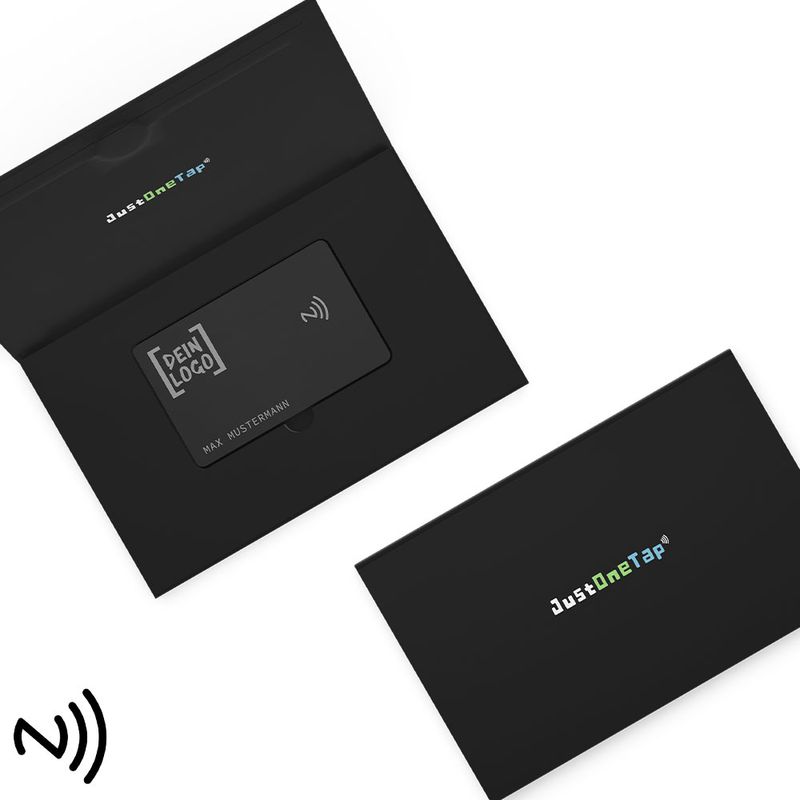 Kontaktlose NFC-Visitenkarte graviert mit eigenem Logo/Firmenlogo aus gebürstetem Edelstahl - Farbe: Pure Black Smartphone NFC-Visitenkarte aus Metall in Geschenkverpackung NFC Karte aus Edelstahl Visitenkarte erstellen Smartphone Kontaktdaten per NFC weitergeben Visitenkarte mit Gravur gravierte Visitenkarte mit eigenem Logo Firmenlogo Luxuriöses Geschenk für Männer und Frauen Farbe Schwarz Black Magnetbox Geschenkbox Geschenkverpackung
