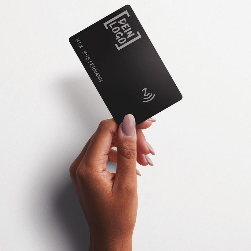 Smartphone NFC-Visitenkarte aus Metall in Geschenkverpackung NFC Karte aus Edelstahl Visitenkarte erstellen Smartphone Kontaktdaten per NFC weitergeben Visitenkarte mit Gravur gravierte Visitenkarte mit eigenem Logo Firmenlogo Luxuriöses Geschenk für Männer und Frauen Farbe Schwarz Black