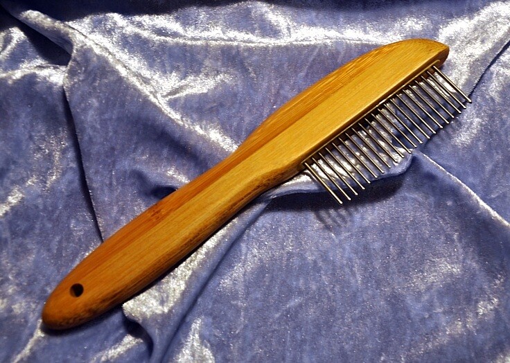 DETANGLER ''Short pins'' comb with rotating pins