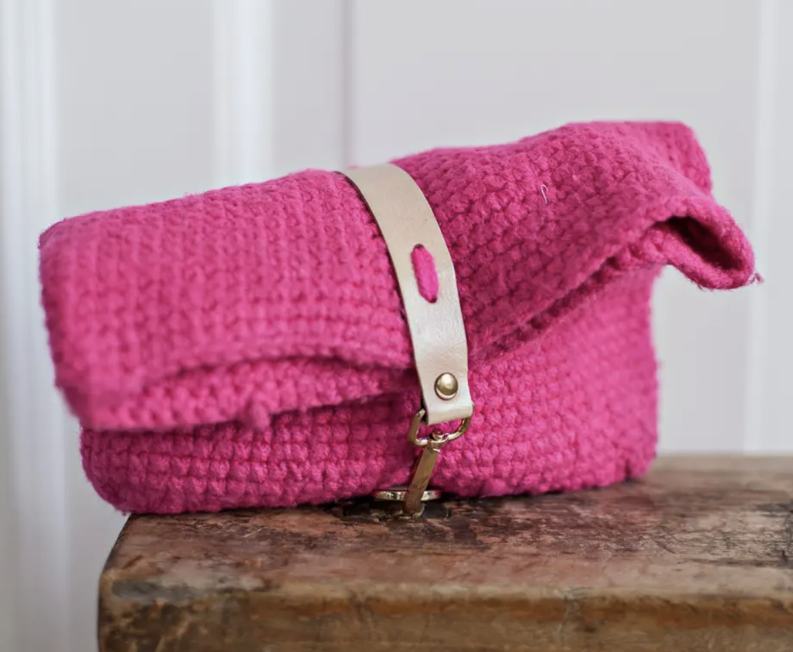 Sonrisa Hot Pink Crochet Clutch