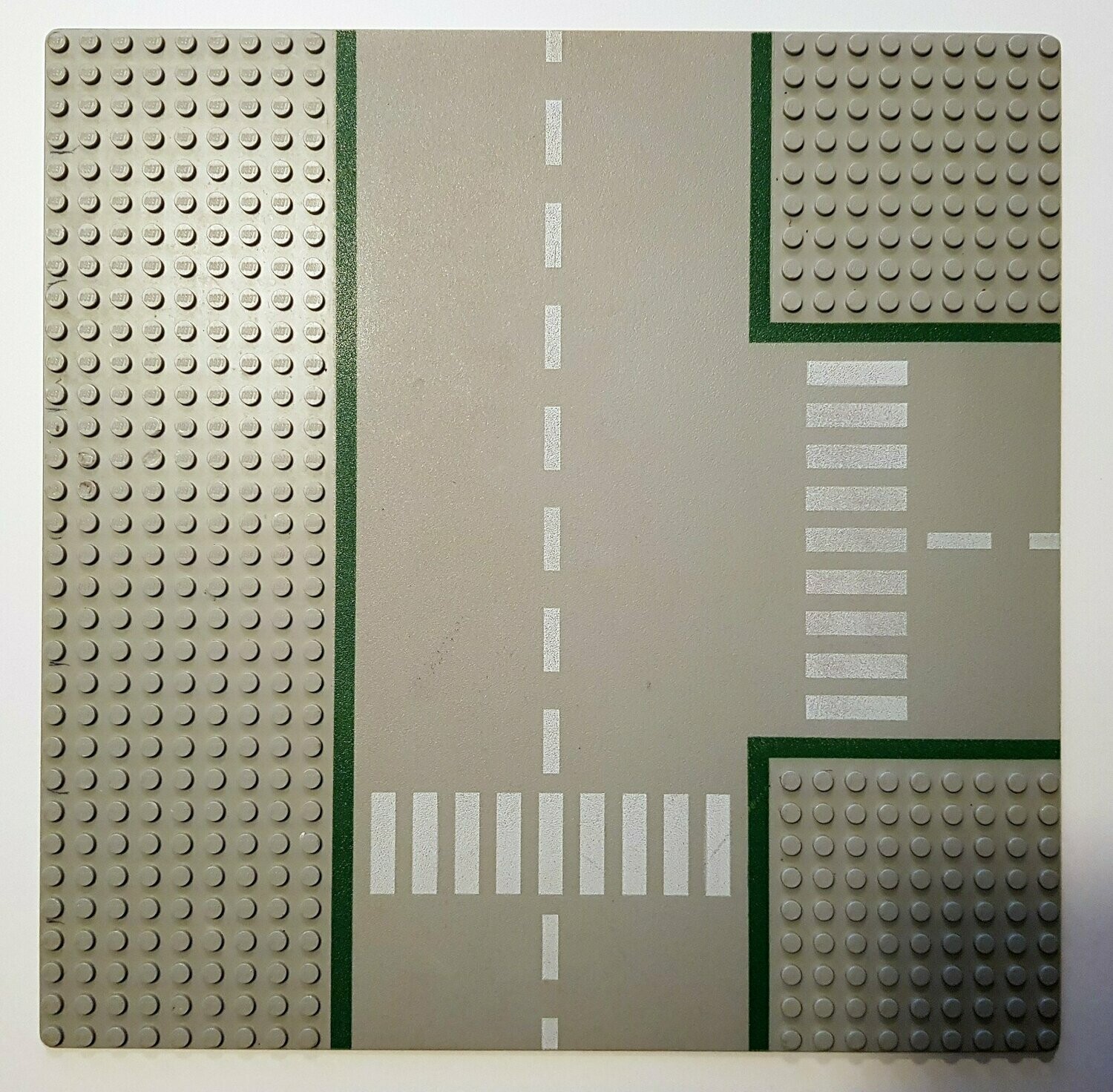 LEGO 607p01 Straßenplatte T-Kreuzung mit Zebrastreifen 32 x 32 aus 80er Jahren