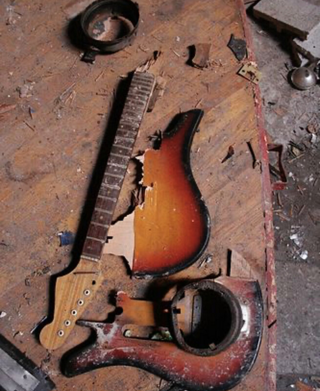 Broken parts / Dents / Cracks