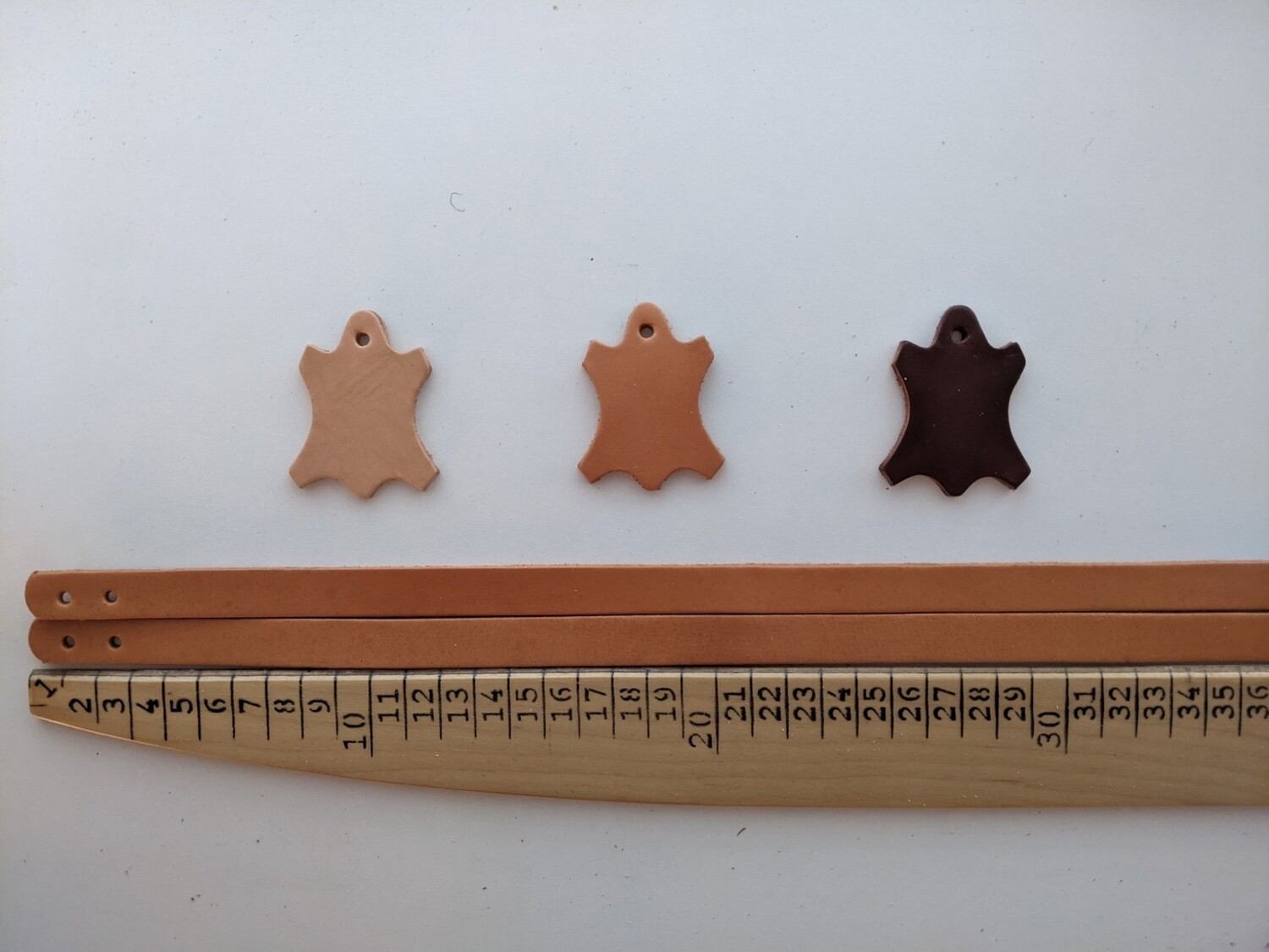 Asas de cuero rojo 85cm x 1.3cm x 3mm (2pcs)